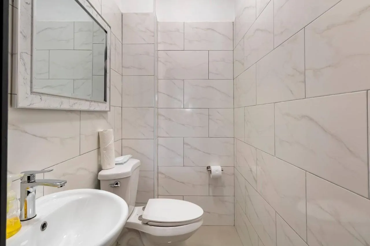 Apartament Luxury Living Modern Contemporary Home With Brand New Pool In Manor Park Jamajka