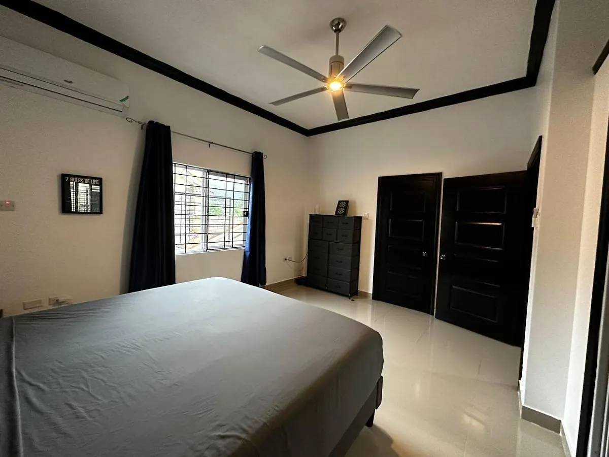 Luxury Living Modern Contemporary Home With Brand New Pool In Manor Park Jamajka
